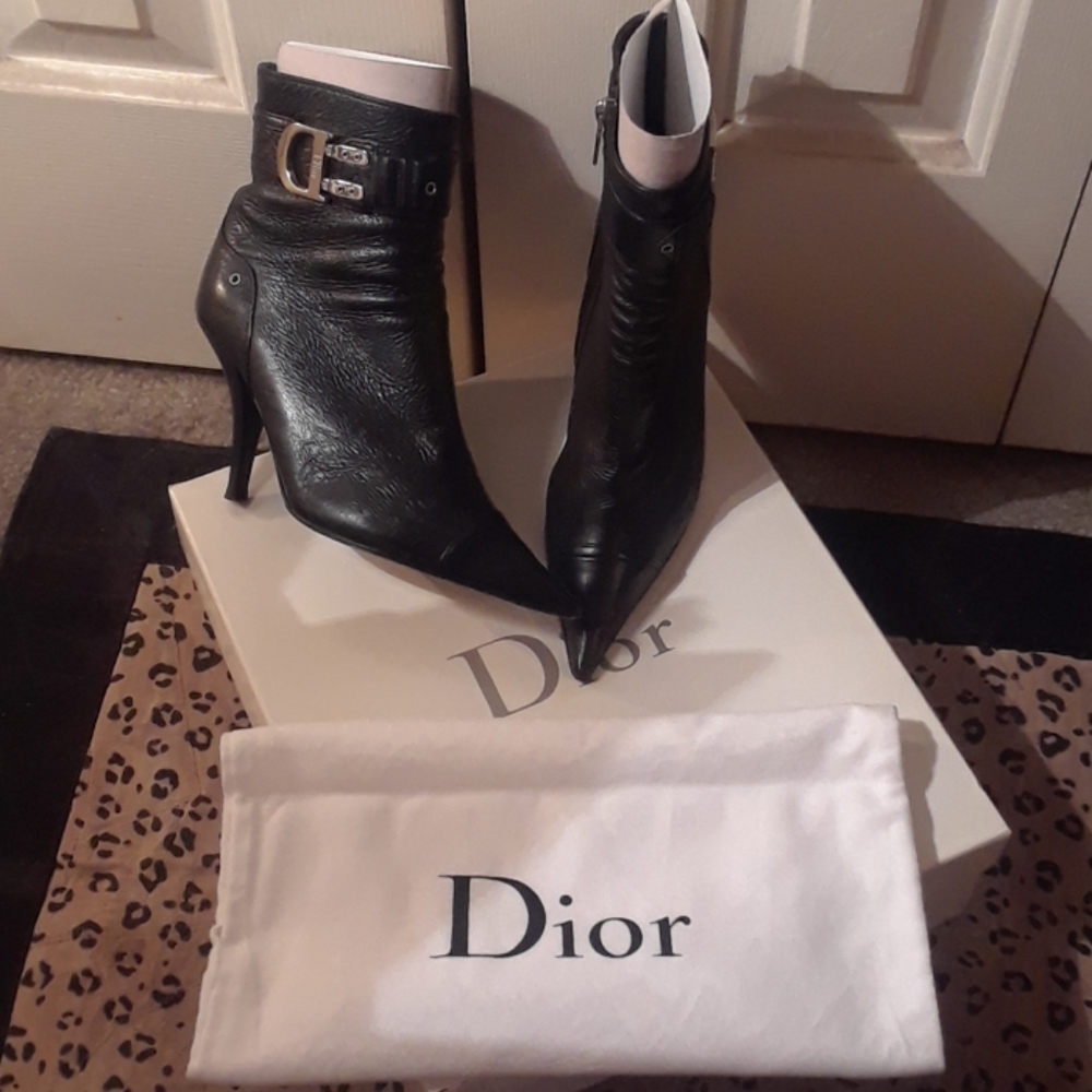 LIKE NEW🎉DIOR❣ BOOTIES🎁EUC